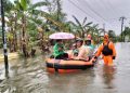 Tim SAR Gabungan Evakuasi Korban Banjir di Makassar