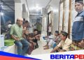 Kebersamaan Jamaah Masjid Syekh Abdillah Mandar Semarakkan Ramadhan dengan Tradisi Makan Kue Bersama