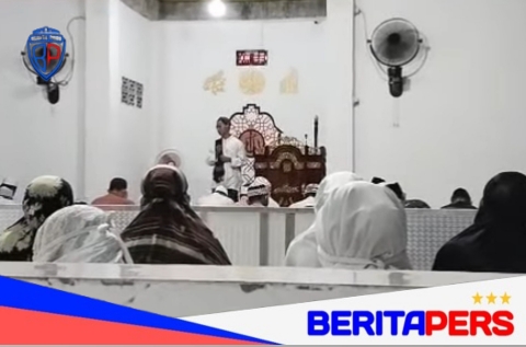 Siswa MA Biharul Ulum Ma’arif Suppa Isi Ceramah Safari Ramadhan di Masjid At-Thalibin Lero