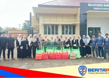 OSIS SMAN 10 Sinjai Gandeng MPK dan ROHIS Tebar Ratusan Takjil di Mangarabombang