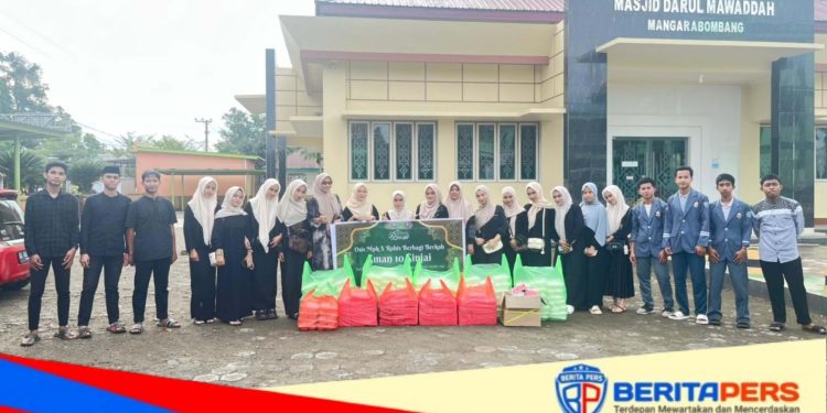 OSIS SMAN 10 Sinjai Gandeng MPK dan ROHIS Tebar Ratusan Takjil di Mangarabombang