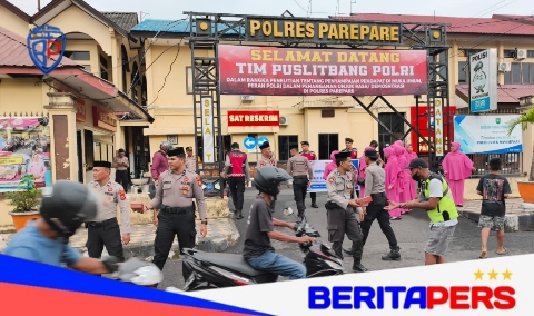 Samapta Polres Parepare Gelar Bakti Sosial dan Berbagi Takjil Peringati HUT Korps Sabhara Ke-74
