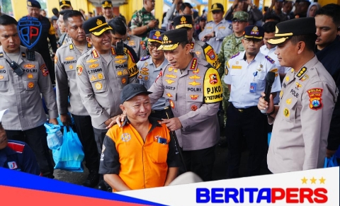 Tinjau Terminal Purabaya, Kapolri ke Sopir Bus: Hati-Hati dan Jaga Keselamatan Pemudik