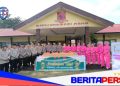 Personel Batalyon B Pelopor Brimob Polda Sulsel Bersama Bhayangkari Bagikan Takjil di Hari ke-26 Ramadan