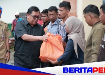 Bupati Takalar Serahkan 238 Paket Lebaran dari Baznas kepada Tenaga Teknis