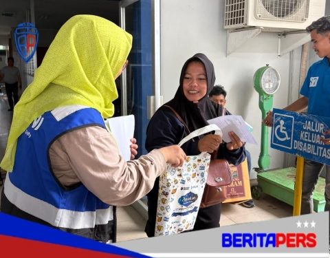 PELNI Parepare Promosikan Aplikasi Mobile, Bagikan Suvenir ke Penumpang Lebaran 