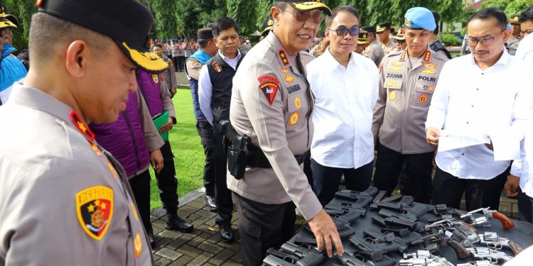Kapolda Sulsel Pimpin Apel Pengecekan Senjata Api Serentak serta Penyambutan Personel Brimob BKO Polda Aceh