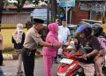 Polsek Galesong Selatan dan Bhayangkari Berbagi Takjil, Wujud Kepedulian Polri di Bulan Ramadan