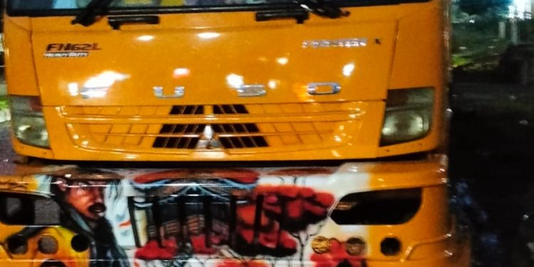 Sopir Truk Disatroni Pencuri Saat Sahur, BBM Disedot Pakai Selang