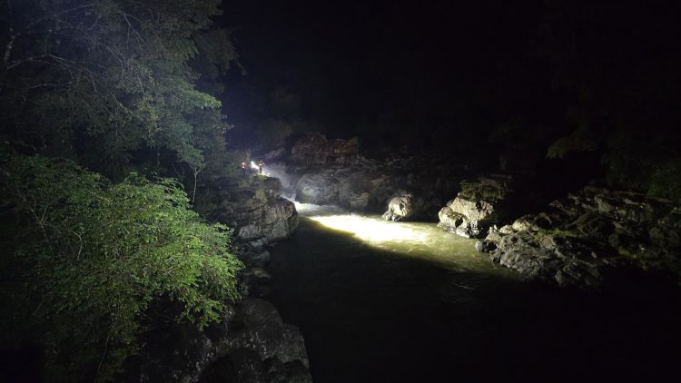 Air Bah Mendadak di Sungai Kalimborang, Dua Wisatawan Hilang Terseret Arus
