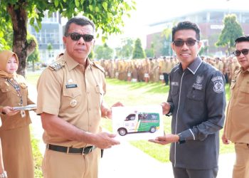 BAZNAS Serahkan Ambulance untuk Dukung Layanan Rumah Sehat di Bulukumba