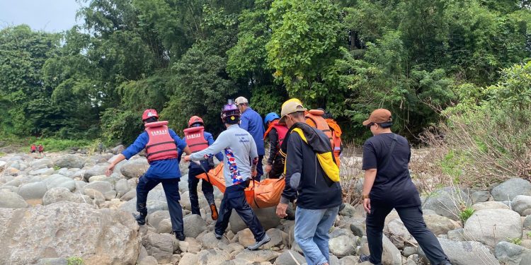 Air Bah Sungai Kalimborang di Maros, Dua Wisatawan Tewas