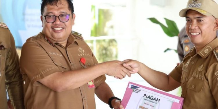 Bupati Takalar Serahkan SK kepada 393 Kepala Dusun, Tegaskan Komitmen Pelayanan Prima