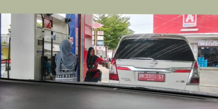 Mobil Dinas Milik Pemerintahan Palu Kepergok Sedang Mengisi BBM Subsidi, Langgar Aturan Distribusi?
