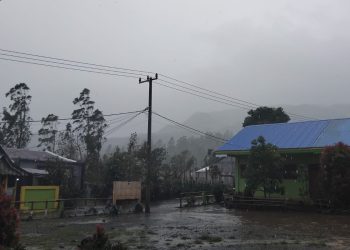 Cuaca Ekstrem Terjang Tombolopao di Pertengahan Ramadhan,Hujan Deras dan Angin Kencang Belum Mereda