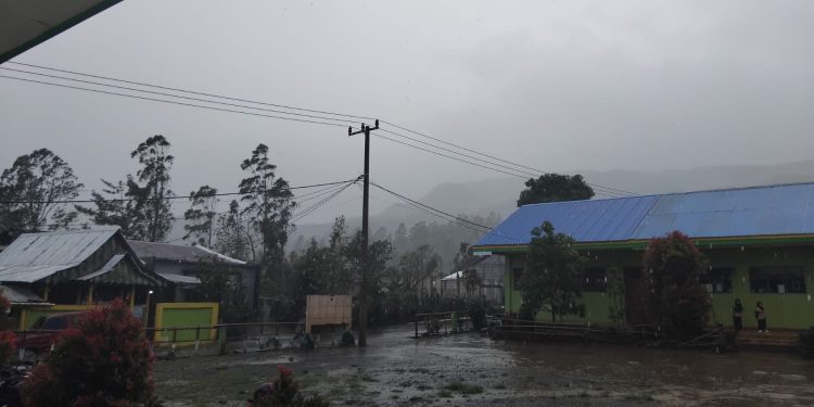 Cuaca Ekstrem Terjang Tombolopao di Pertengahan Ramadhan,Hujan Deras dan Angin Kencang Belum Mereda