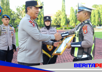 Kapolda Sulsel Pimpin Apel Gabungan dan Beri Penghargaan Ke Personel Berprestasi