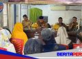 Lurah Kunjung Mae Tekankan Disiplin dan Optimalisasi Kinerja Petugas Kebersihan dalam Rapat Koordinasi