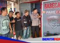 Bhabinkamtibmas Sebar Stiker Call Center 110, Permudah Warga Kampung Baru Akses Layanan Polisi