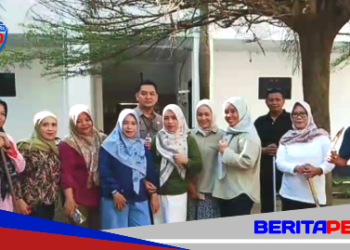 Perkuat Sinergi, Personel Diskominfo Takalar Kompak Gelar Aksi “Jumat Bersih”