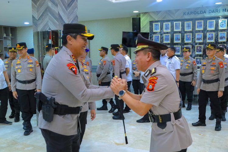 Kapolda Sulsel Pimpin Upacara Penyerahan Jabatan Karolog Polda Sulsel dalam Rangka Purna Tugas