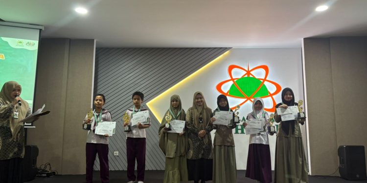 AIO Vol. III Sukses, Lahirkan Generasi Berprestasi dan Religius