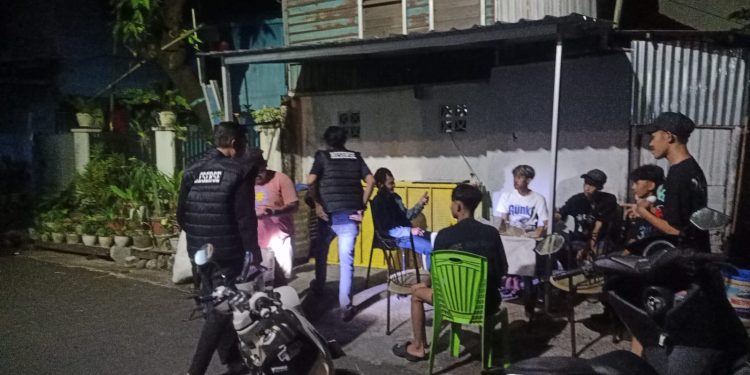 Resmob Polsek Makassar Amankan Pria 21 Tahun Bawa Badik