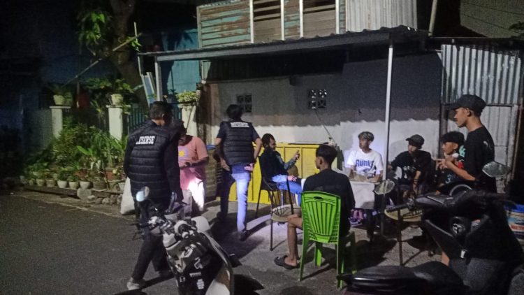 Resmob Polsek Makassar Amankan Pria 21 Tahun Bawa Badik