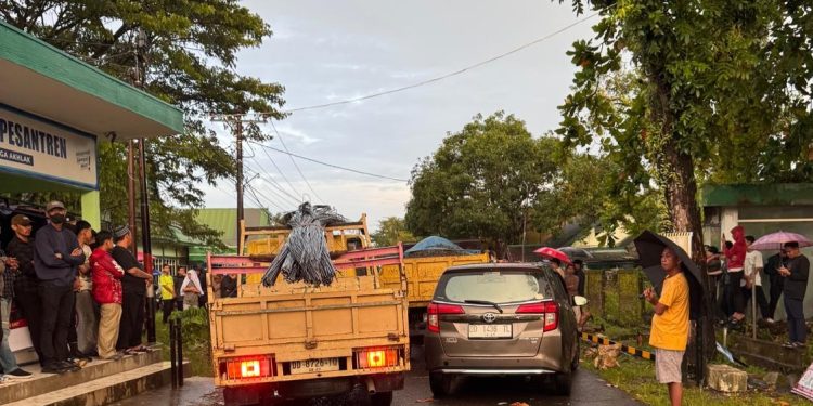 Akses Jalan Ditutup, Ratusan Warga Protes di Pesantren Darul Istiqamah Maros