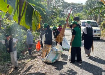 Kolaborasi Mahasiswa KKN UIN Alauddin dan Warga Palippu Hadirkan Lingkungan Bersih dan Sehat