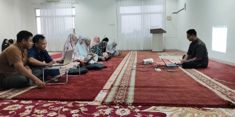 Melangkah Lebih Awal di Garis Fajar: Saat Dunia Terlelap, Mahasiswa Asrama Sudah Menaklukkan Cakrawala Digital