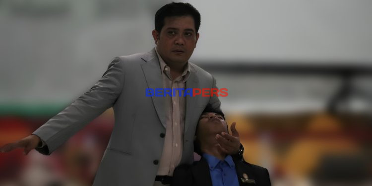 Ruang Kelas Adalah Panggung Sandiwara; Berhentilah Mengajar, Mulailah Menghipnotis (Bagian 1)