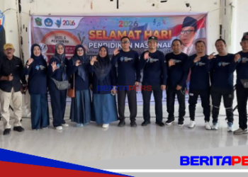 Peringati Hardiknas, Wabup Takalar Lepas Gerak Jalan Santai Ribuan Guru