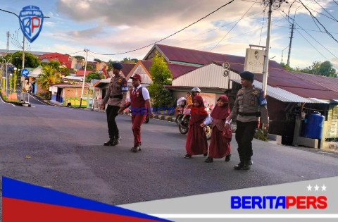Begini Cara Batalyon B Pelopor Jaga Keselamatan Pelajar Saat Jam Pulang Sekolah