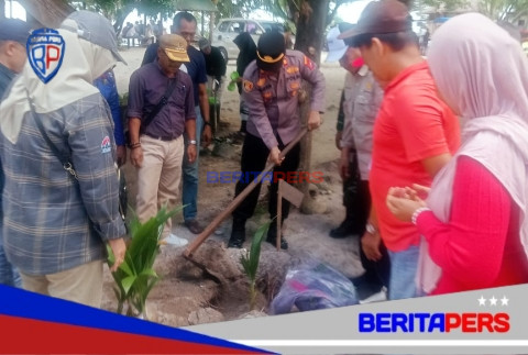 Kapolsek Soppeng Riaja Hadiri Penanaman Pohon di Kawasan Wisata Pantai Cappa Gusung Lasonrai