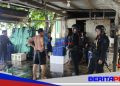 Cegah Gangguan Kamtibmas, Personel Batalyon B Pelopor Gelar Patroli di Pasar Sumpang dan Kawasan Nelayan