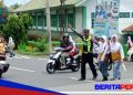 Pengendalian Arus Kendaraan, Polisi Lalu Lintas di Parepare Kembali Berikan Perlindungan Bagi Pejalan Kaki dan Pelajar