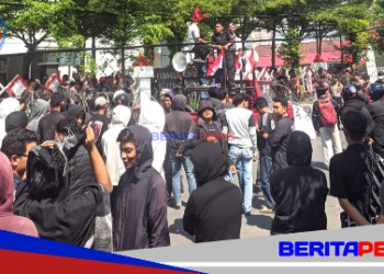 ​Dinilai Sarat Kepentingan, Ratusan Massa Demo Gedung DPRD Gowa Pertanyakan Dasar Hak Angket