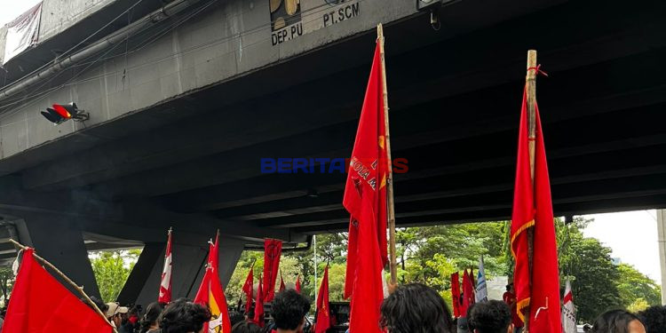 LMND Makassar Gelar Aksi May Day – Hardiknas, Desak Evaluasi Kebijakan hingga Pencopotan Kepala BGN
