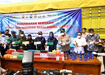 Kapolda Sulsel Hadiri Pemusnahan 31,9 Juta Batang Rokok Ilegal di Makassar