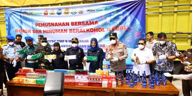 Kapolda Sulsel Hadiri Pemusnahan 31,9 Juta Batang Rokok Ilegal di Makassar