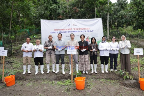 Di Pesisir Danau Toba, Taruna Ikrar Terus Galakkan Tanam Sejuta Pohon untuk Indonesia