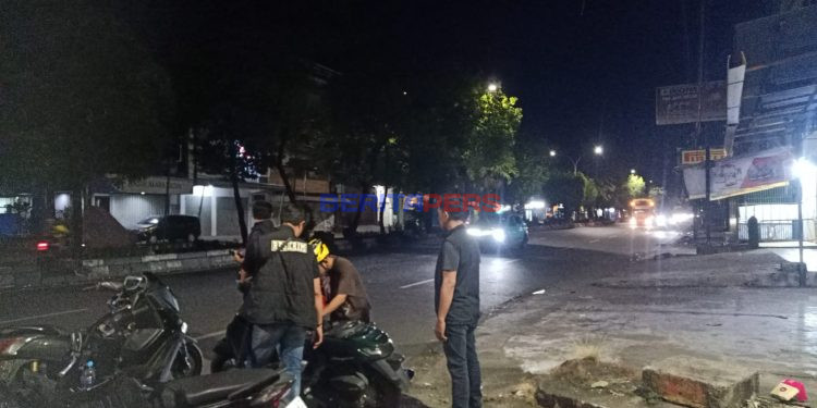 Pria Bawa Sajam dan Mengamuk di Makassar Berakhir Diamankan Polisi