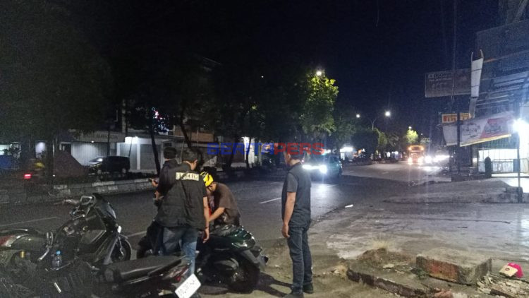 Pria Bawa Sajam dan Mengamuk di Makassar Berakhir Diamankan Polisi