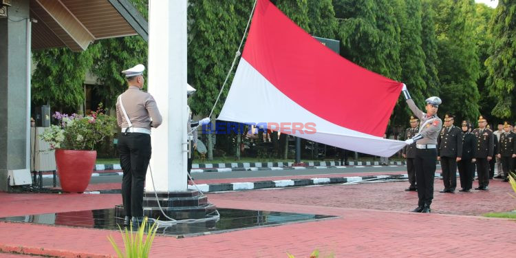 Peringati Harkitnas ke-118, Polda Sulsel Gelar Upacara Pengibaran Bendera Merah Putih