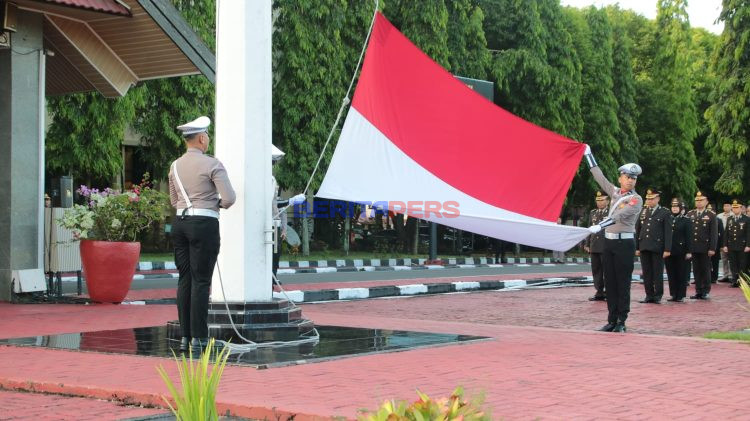 Peringati Harkitnas ke-118, Polda Sulsel Gelar Upacara Pengibaran Bendera Merah Putih
