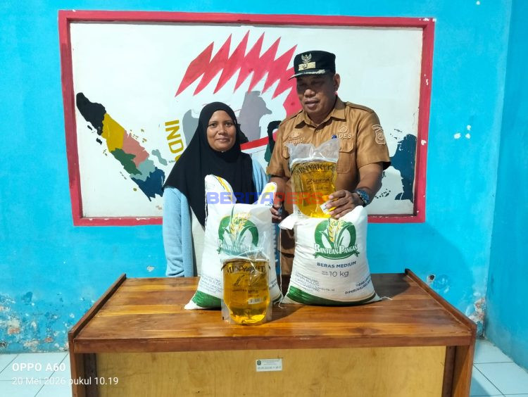 Ringankan Beban Masyarakat, Kades Bentang Salurkan Bantuan Sembako