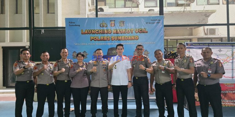 Sespimma Polri Angkatan 75 Pokjar V Gelar Bakti Sosial Bagikan Sembako Dan Santunan Anak Yatim Di Polres Sumedang