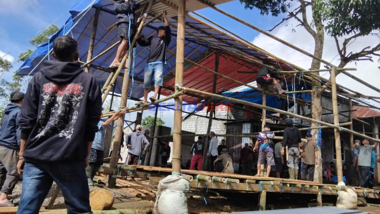 Tradisi ‘Assombung Bola’: Potret Kehangatan dan Deru Gotong Royong Warga Bolaromang Jelang Hari Bahagia