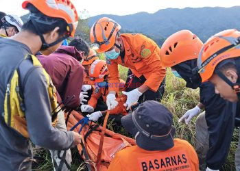 SAR Gabungan Evakuasi Pendaki Tersambar Petir di Monrolo